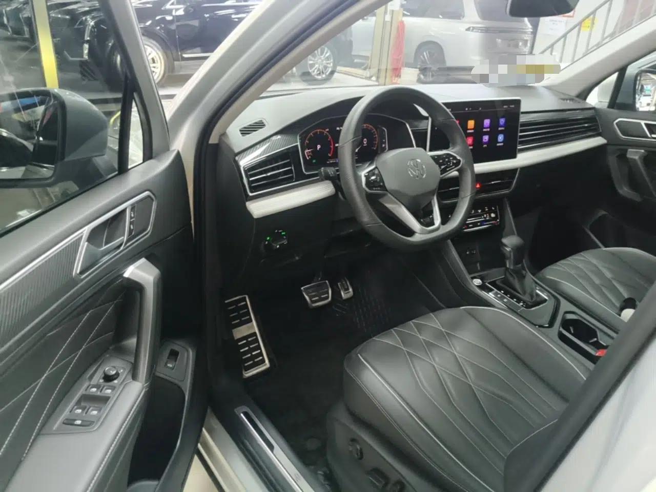 Volkswagen Tiguan L 2022 330TSI Automatic Two-Wheel Drive R-Line Enhanced Edition — миниатюра 23