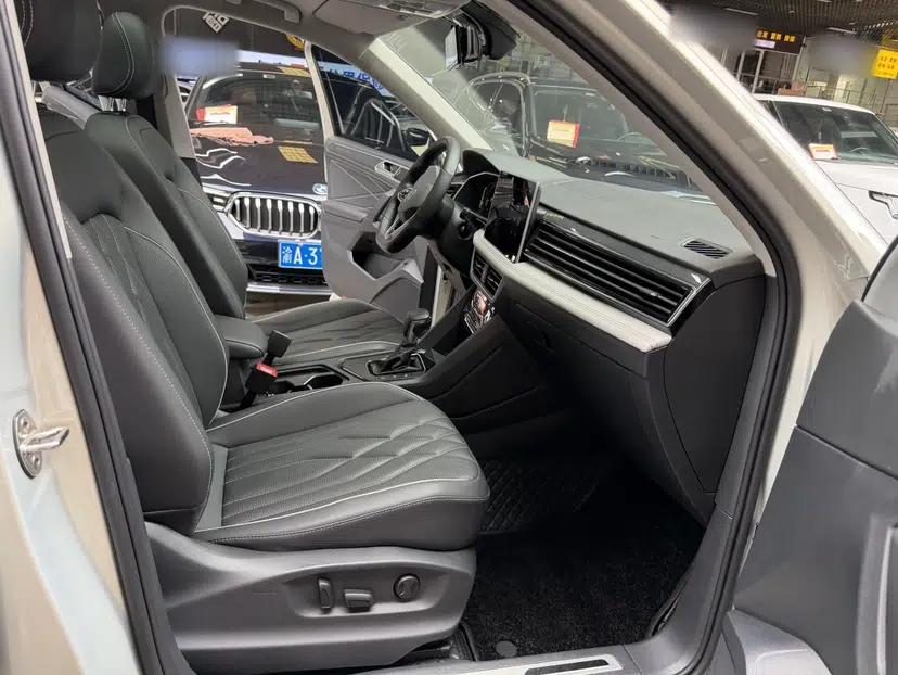 Volkswagen Tiguan L 2022 330TSI Automatic Two-Wheel Drive R-Line Enhanced Edition — миниатюра 24