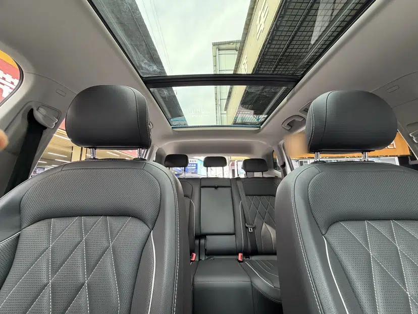 Volkswagen Tiguan L 2022 330TSI Automatic Two-Wheel Drive R-Line Enhanced Edition — миниатюра 26