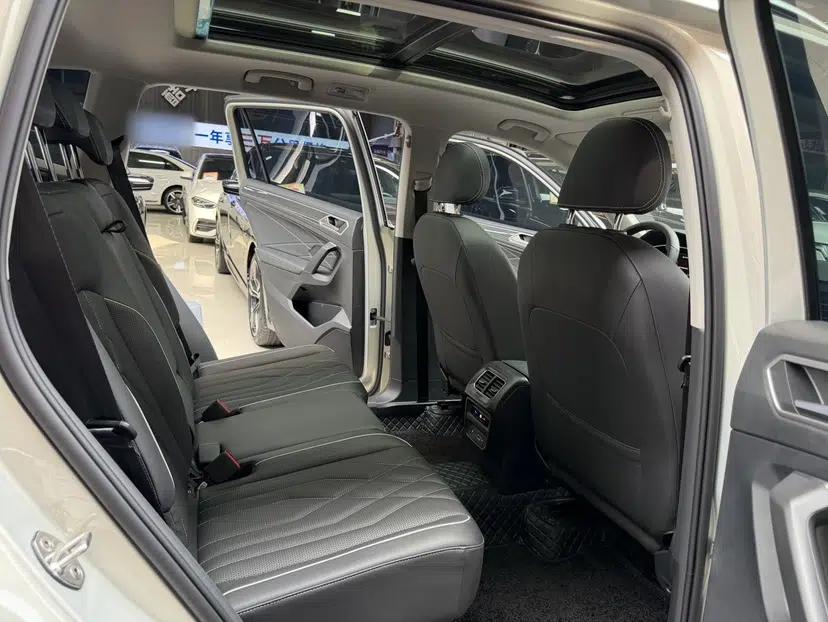 Volkswagen Tiguan L 2022 330TSI Automatic Two-Wheel Drive R-Line Enhanced Edition — миниатюра 34
