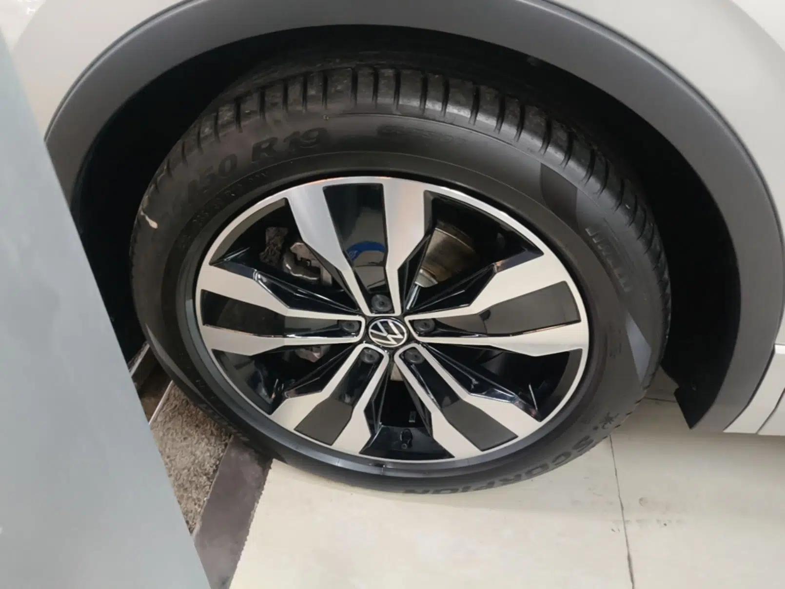 Volkswagen Tiguan L 2022 330TSI Automatic Two-Wheel Drive R-Line Enhanced Edition — миниатюра 10