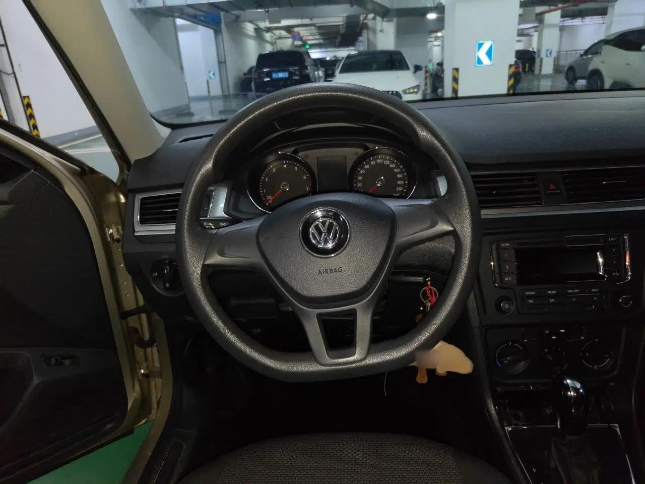 Volkswagen Bora 2016 1.6L Automatic Fashion Model — миниатюра 7