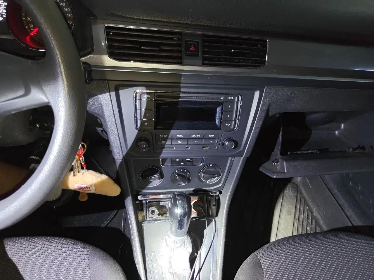Volkswagen Bora 2016 1.6L Automatic Fashion Model — миниатюра 10