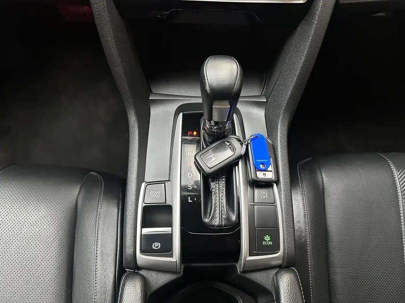 2016 Civic 220TURBO CVT Premium Edition — миниатюра 25