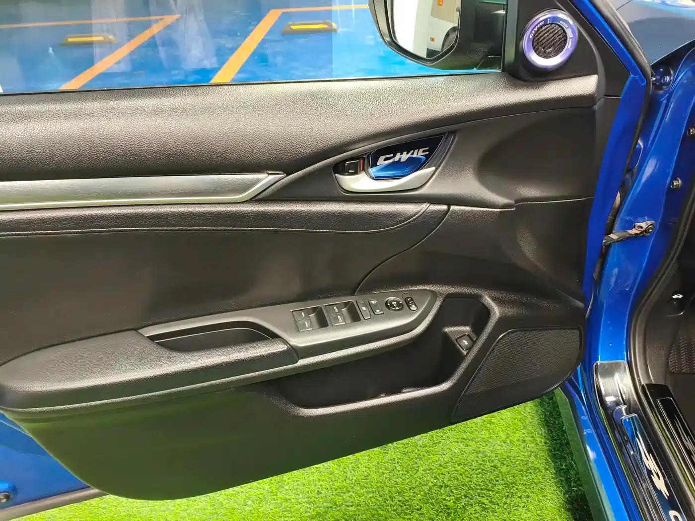 2016 Civic 220TURBO CVT Premium Edition — миниатюра 4