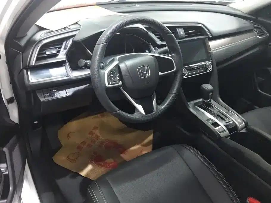 2016 Civic 220TURBO CVT Luxury Edition — миниатюра 12