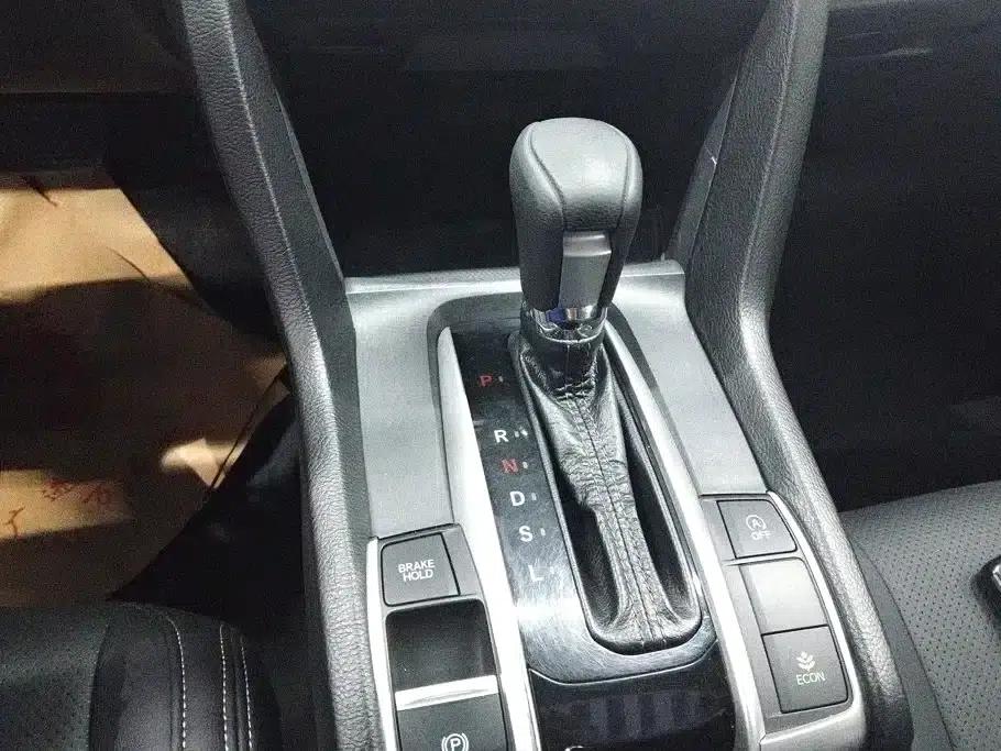 2016 Civic 220TURBO CVT Luxury Edition — миниатюра 16