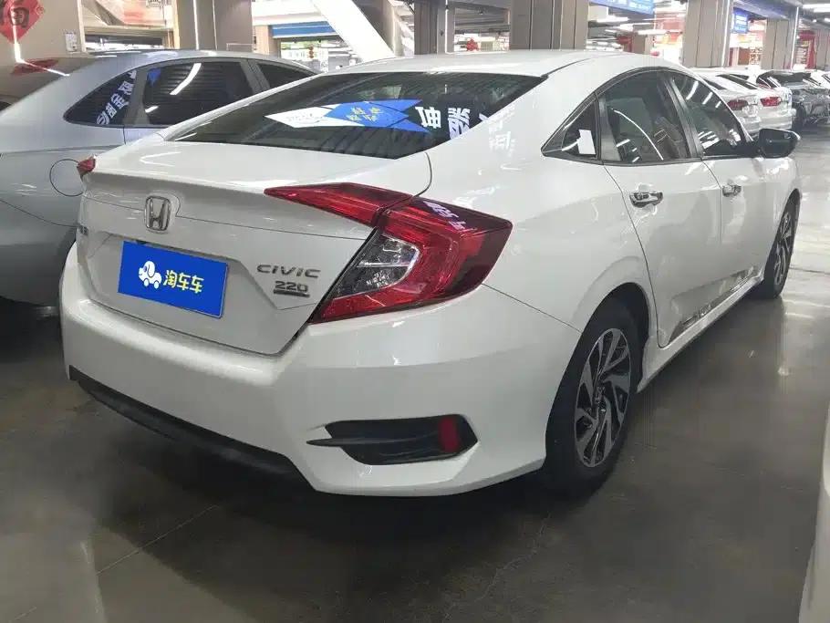 2016 Civic 220TURBO CVT Luxury Edition — миниатюра 3