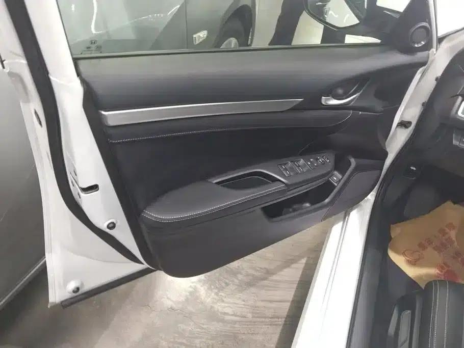 2016 Civic 220TURBO CVT Luxury Edition — миниатюра 7
