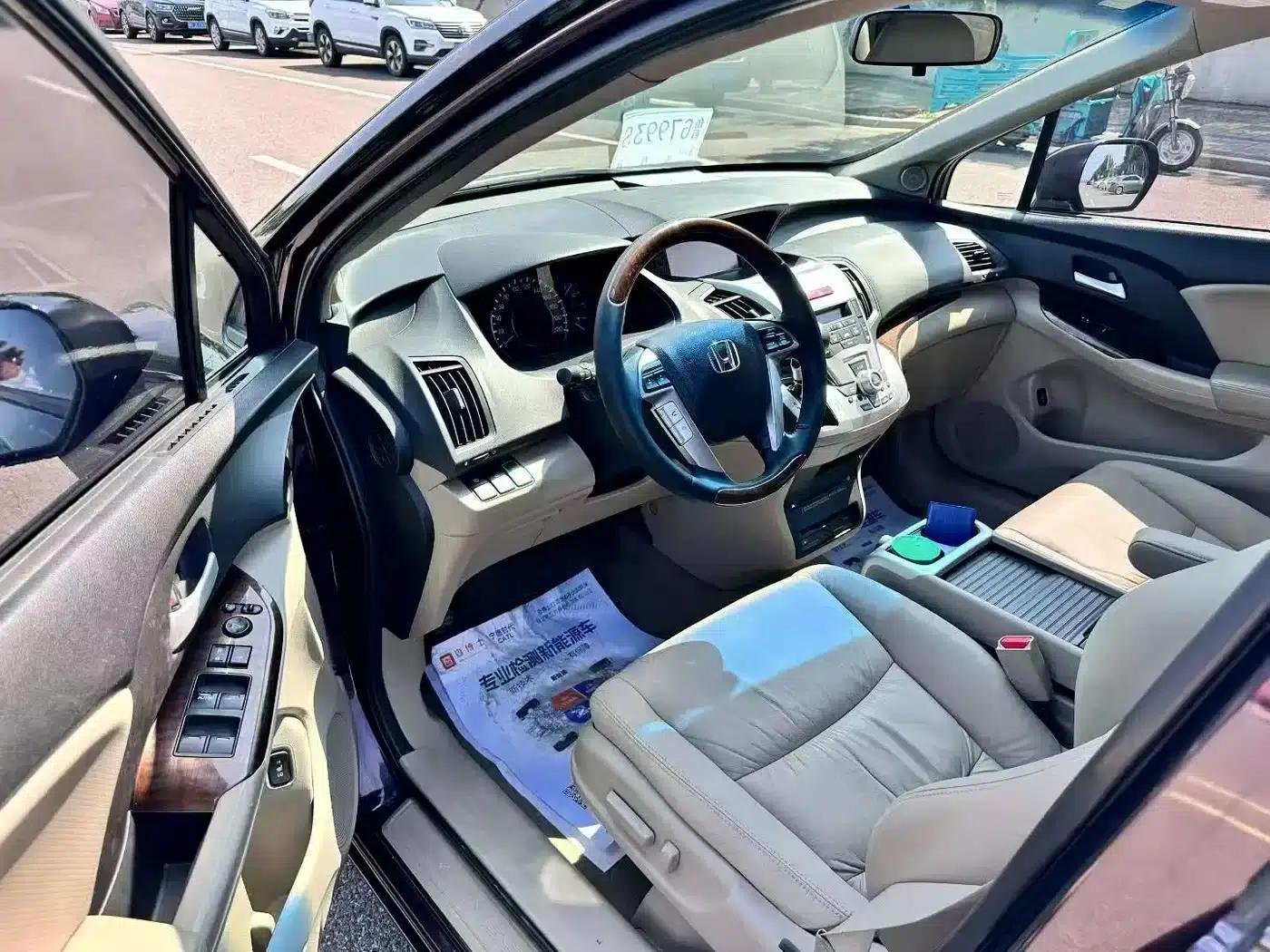 2014 Odyssey 2.4L Luxury Edition — миниатюра 3