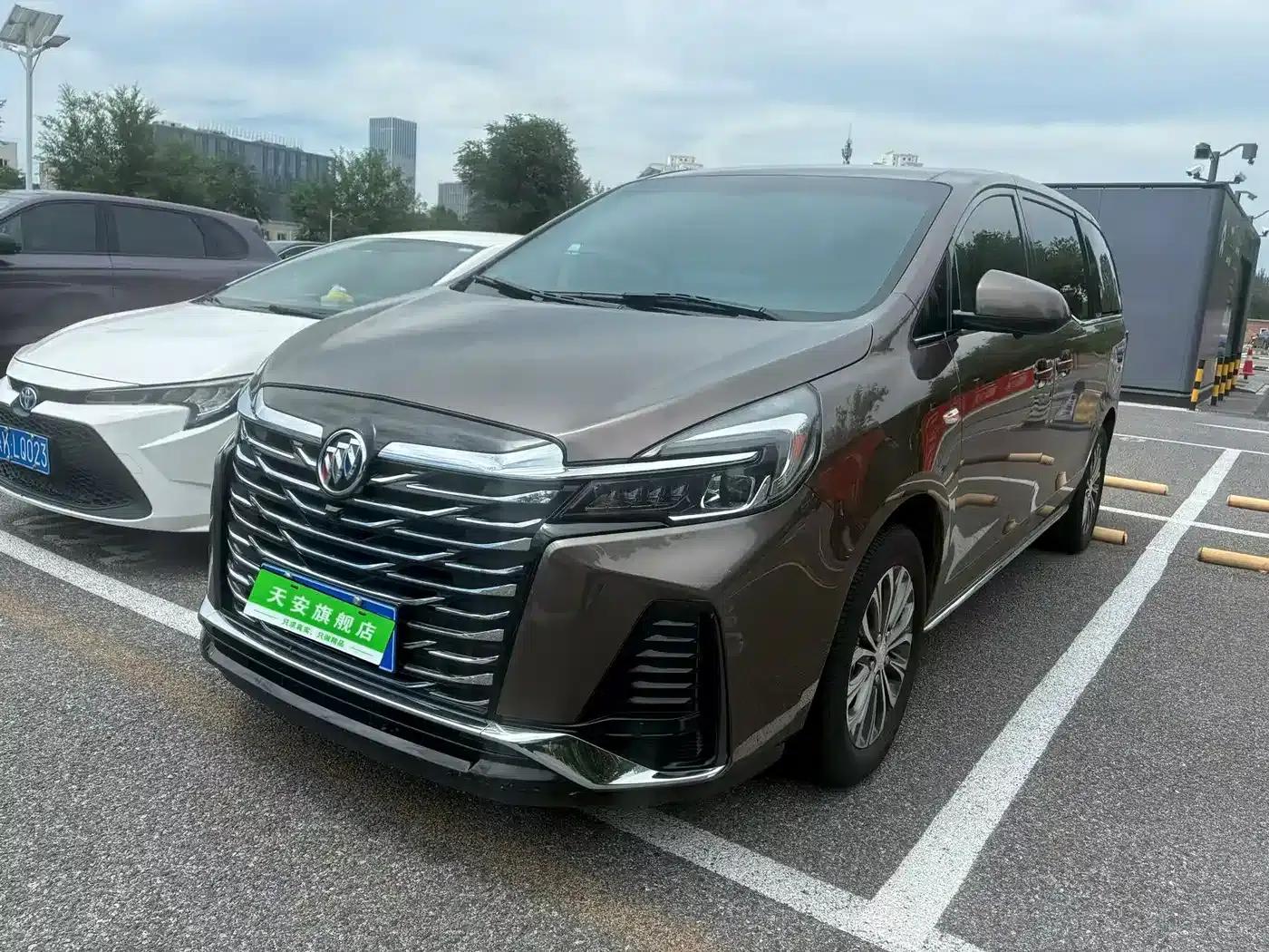 Buick GL8 2023 Land Business Class Comfort Edition — миниатюра 1