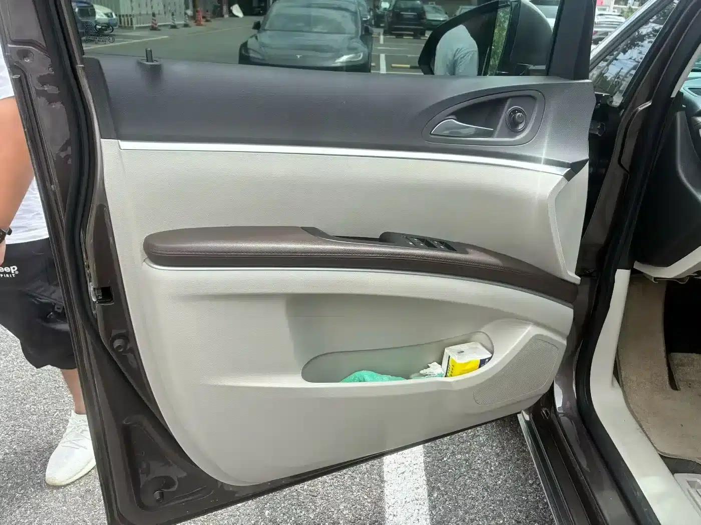 Buick GL8 2023 Land Business Class Comfort Edition — миниатюра 2