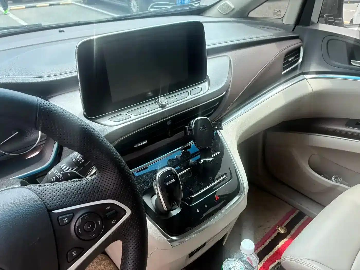 Buick GL8 2023 Land Business Class Comfort Edition — миниатюра 6