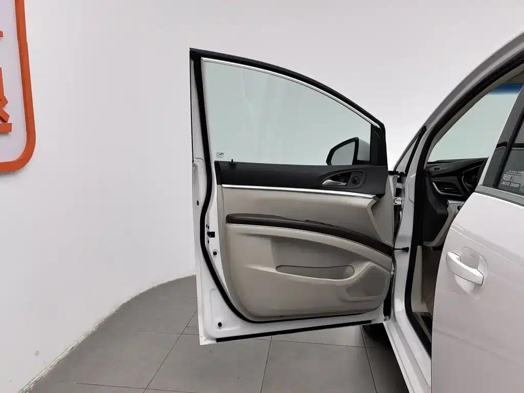 Buick GL8 2022 Land Business Class 652T Comfort — миниатюра 8