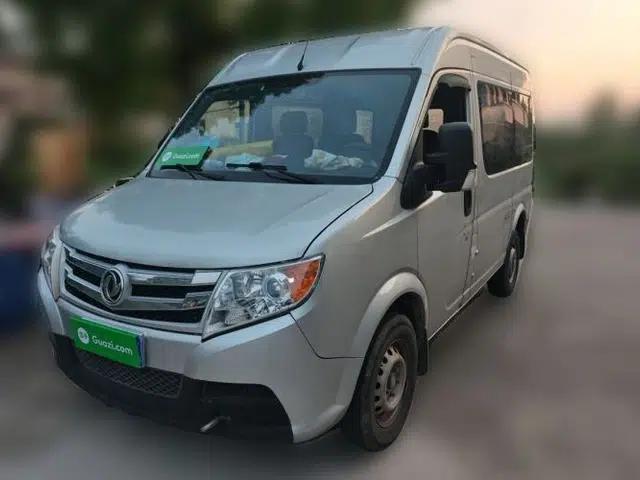 Dongfeng Yufeng 2018 2.3TA100 Standard Edition Logistics Vehicle Short Wheelbase Mid-Roof Design 5-9 Seater Powered by WP2.3