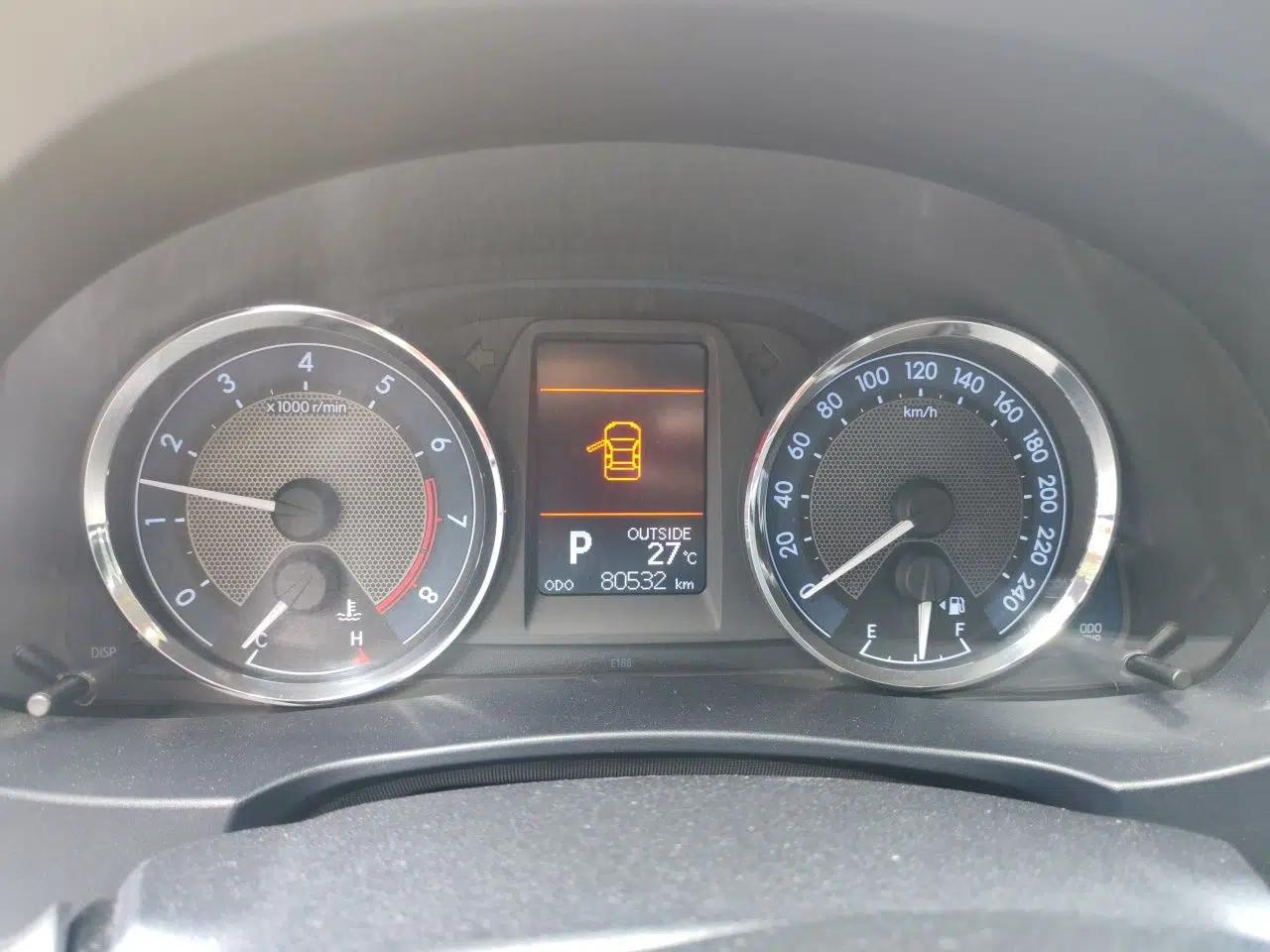 Toyota Corolla 2014 1.6L CVT GL-i Leather Edition — миниатюра 11