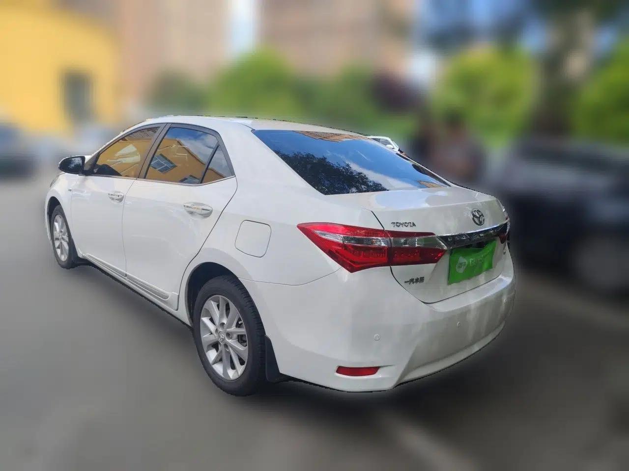 Toyota Corolla 2014 1.6L CVT GL-i Leather Edition — миниатюра 4