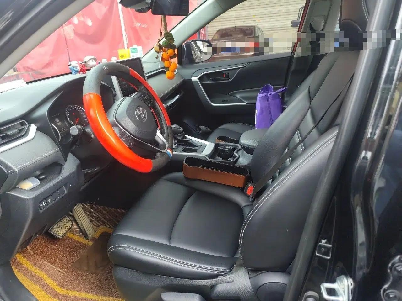 Toyota RAV4 2020 2.0L CVT Two-Wheel Drive Urban Edition — миниатюра 15