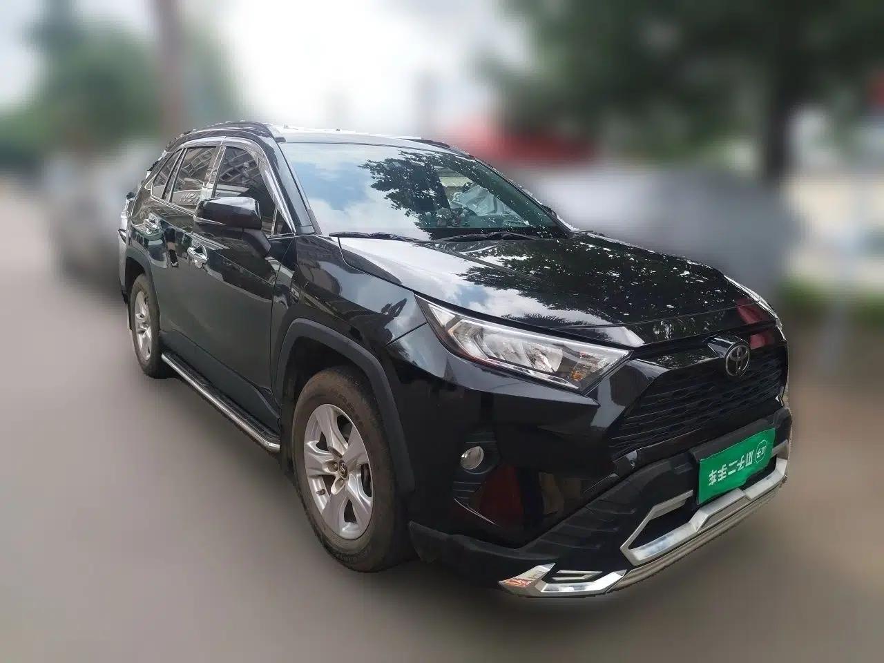 Toyota RAV4 2020 2.0L CVT Two-Wheel Drive Urban Edition — миниатюра 3