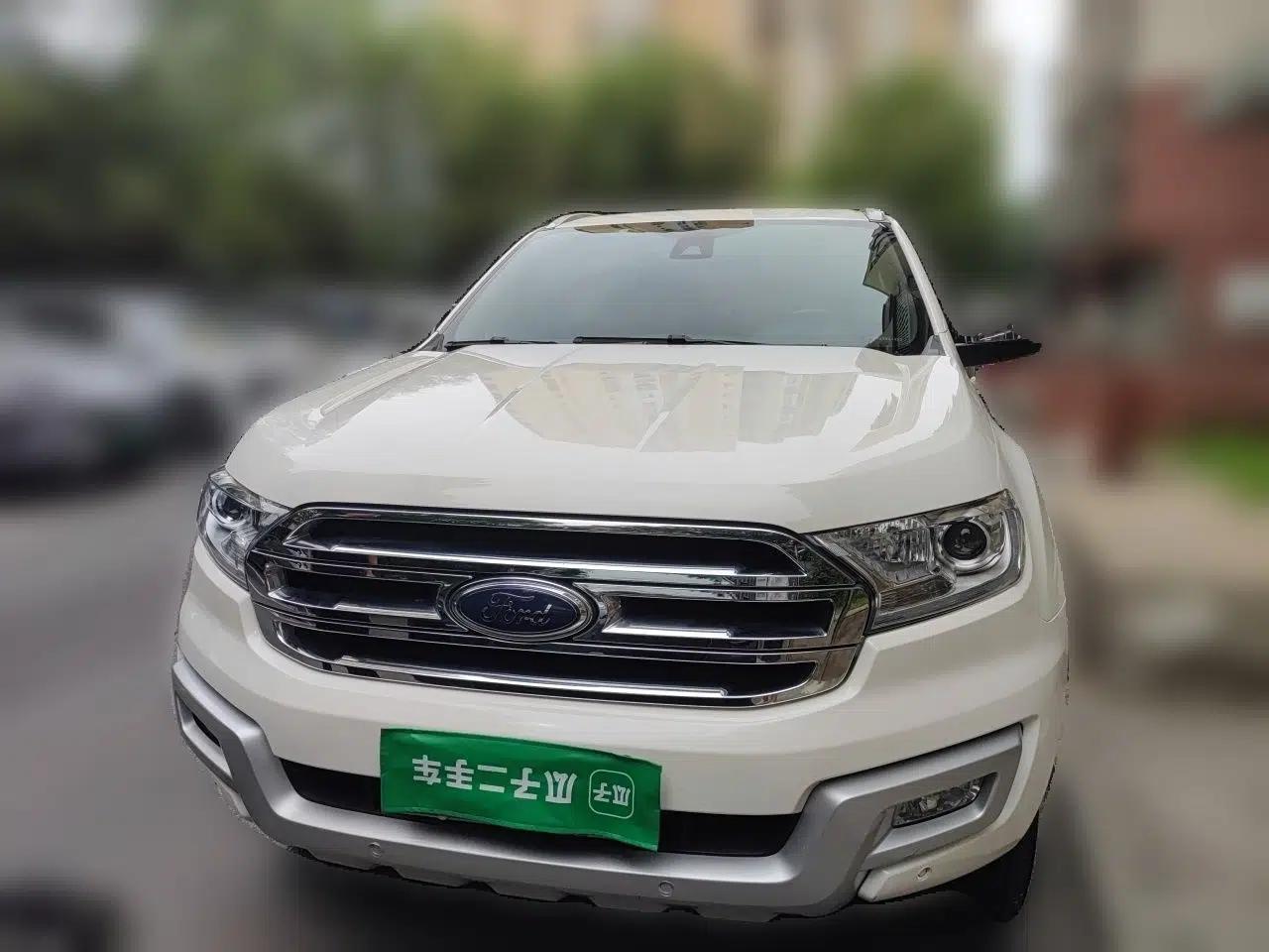 Ford Everest 2017 2.0T Gasoline Automatic 4x4 Luxury Edition 7 Seats — миниатюра 2