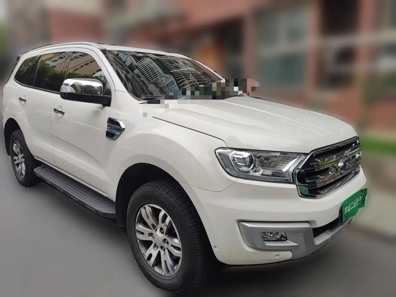 Ford Everest 2017 2.0T Gasoline Automatic 4x4 Luxury Edition 7 Seats — миниатюра 3