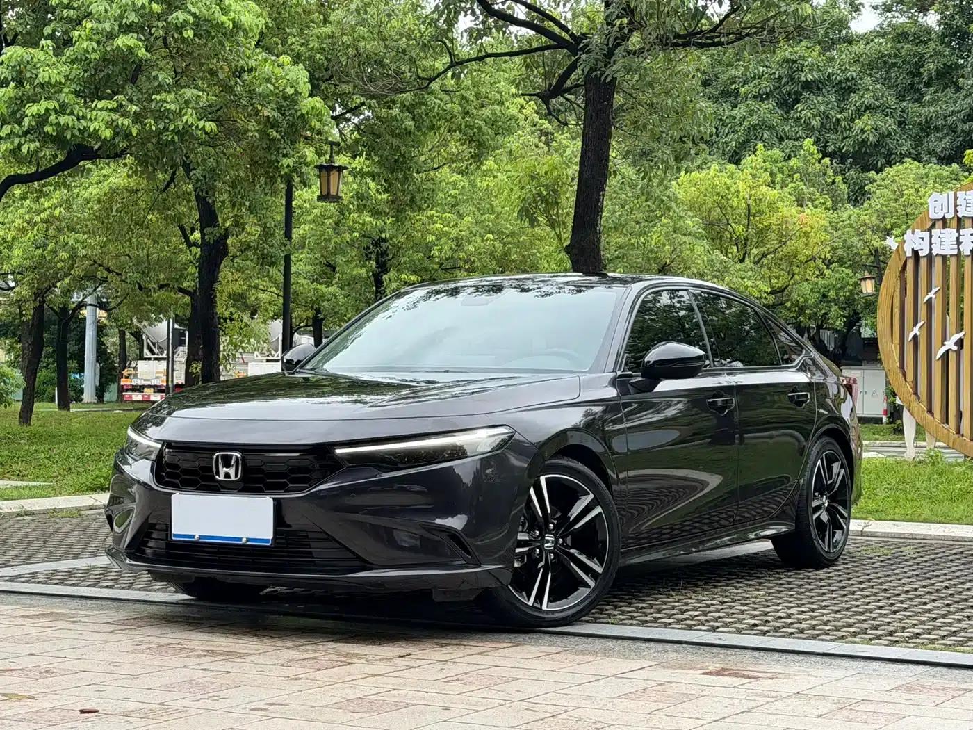 Stylish 2023 240TURBO CVT Phantom Night Luxury Edition — миниатюра 1