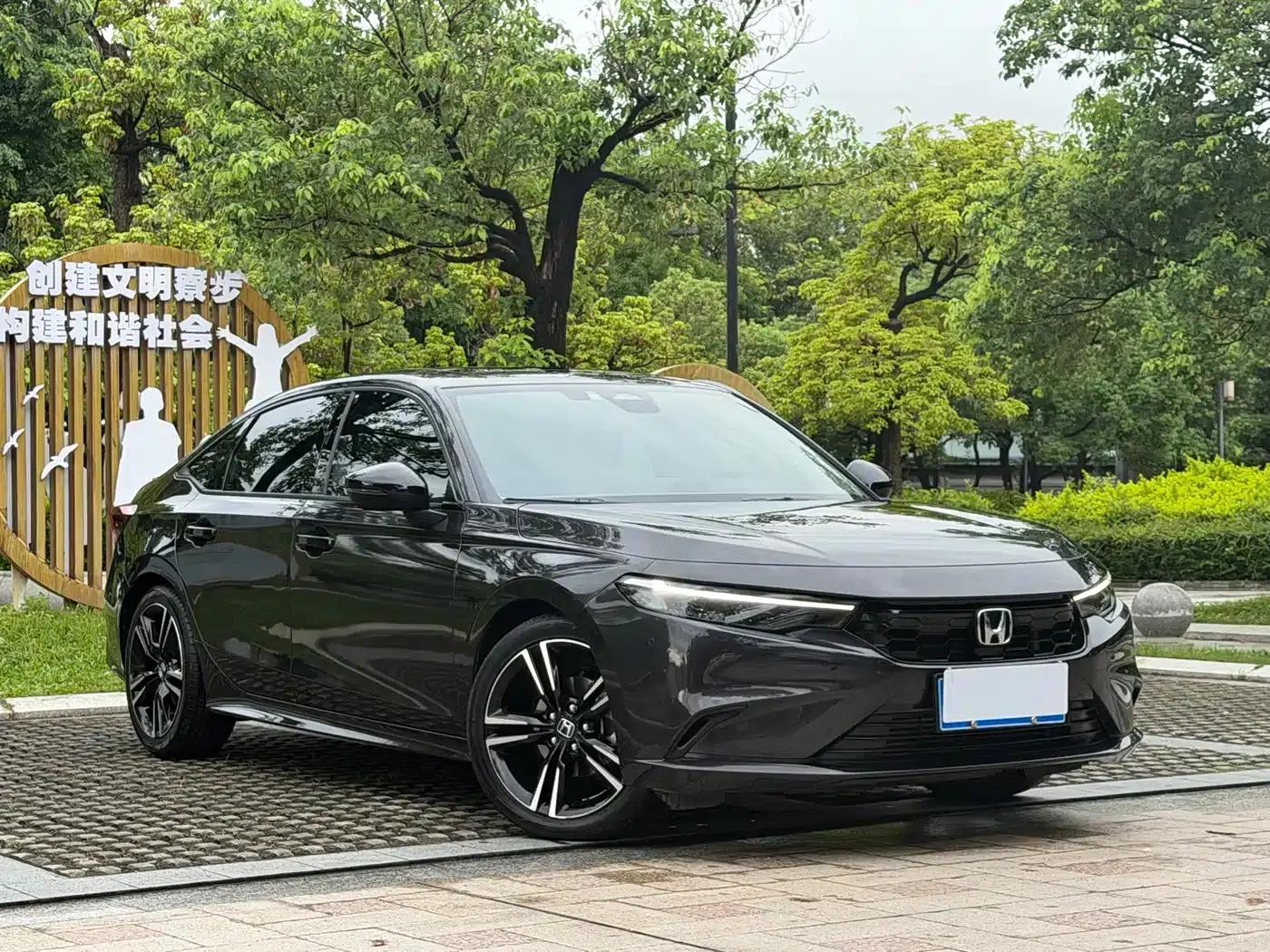 Stylish 2023 240TURBO CVT Phantom Night Luxury Edition — миниатюра 3