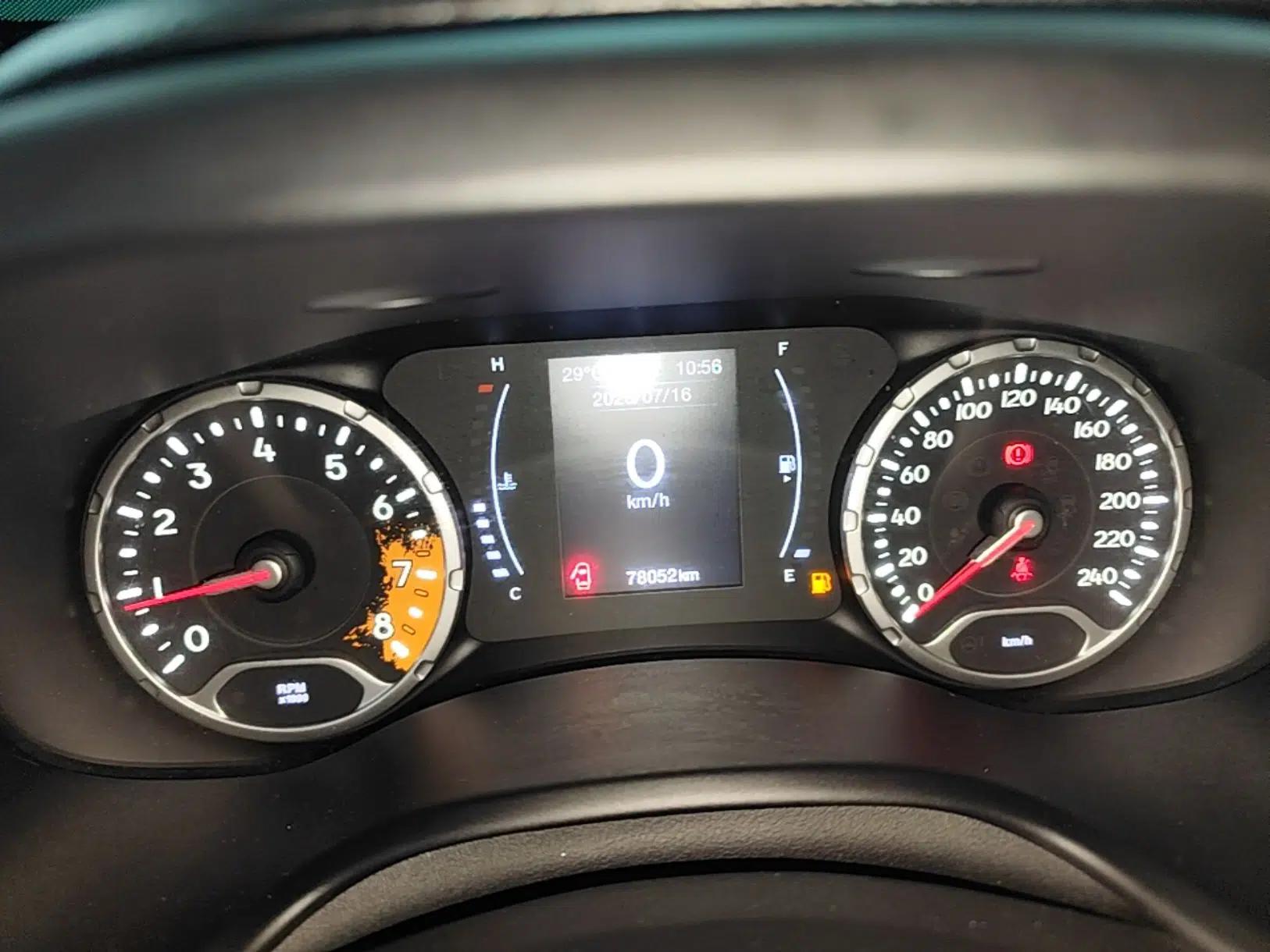 Jeep Renegade 2017 180T Automatic Kinetic Edition+ — миниатюра 14