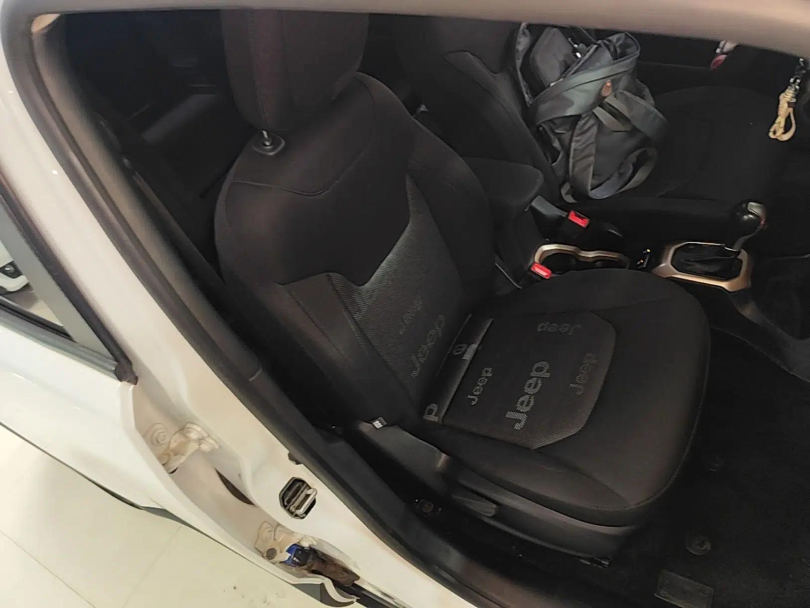 Jeep Renegade 2017 180T Automatic Kinetic Edition+ — миниатюра 19