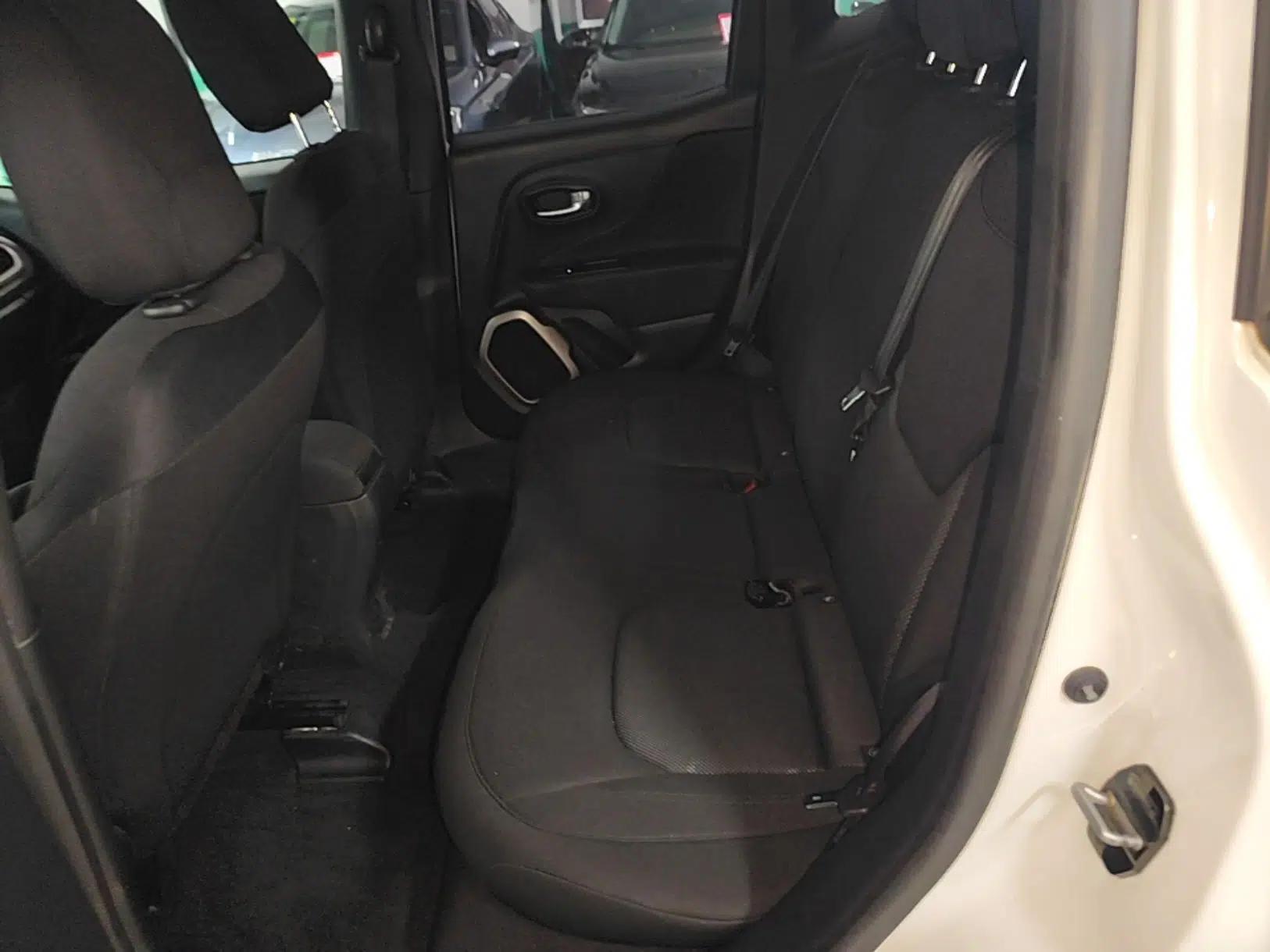 Jeep Renegade 2017 180T Automatic Kinetic Edition+ — миниатюра 20