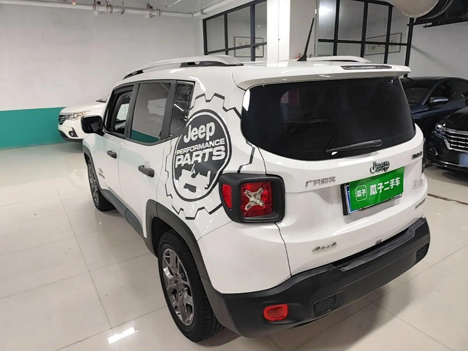 Jeep Renegade 2017 180T Automatic Kinetic Edition+ — миниатюра 4