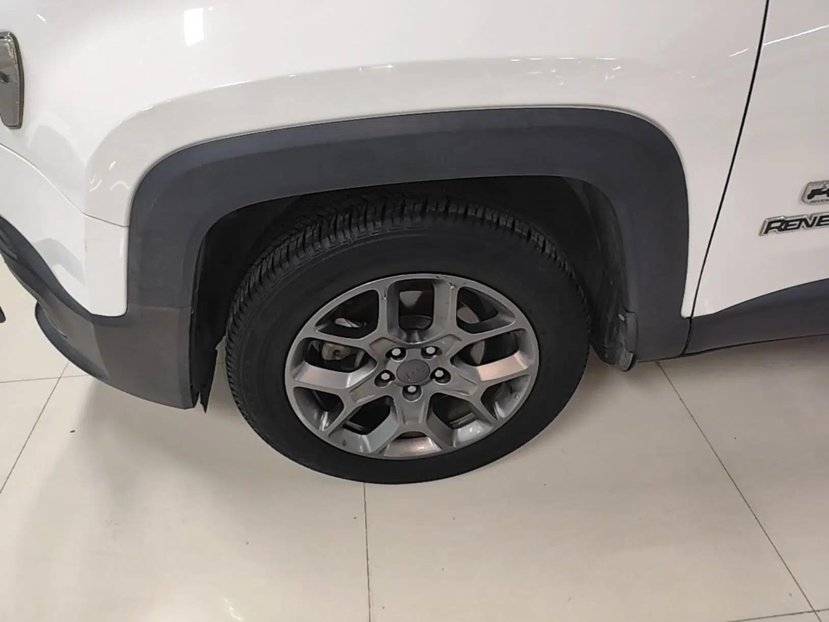 Jeep Renegade 2017 180T Automatic Kinetic Edition+ — миниатюра 10