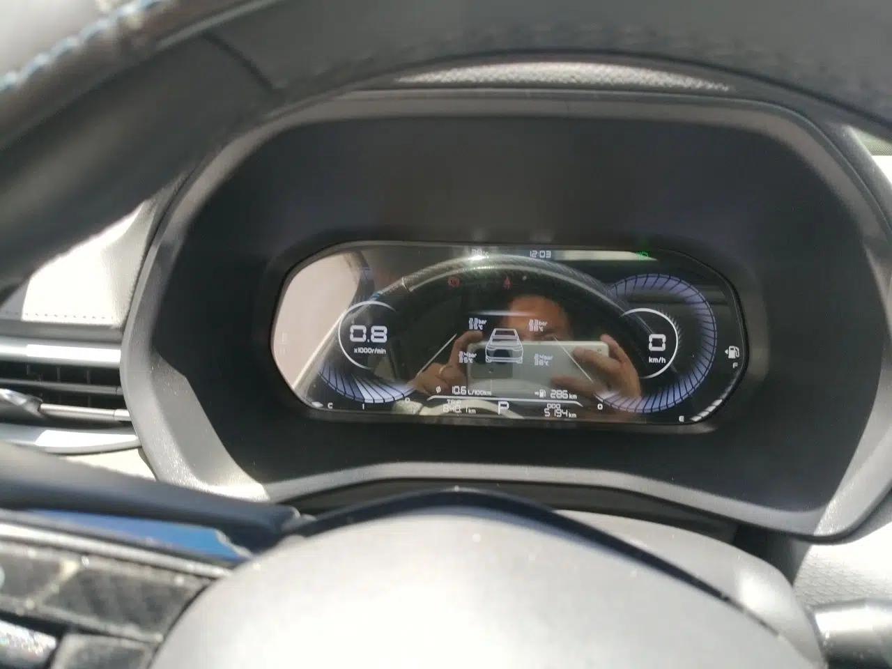 Geely Auto Emgrand 2025 4th Generation 1.5L CVT Luxury Version — миниатюра 11
