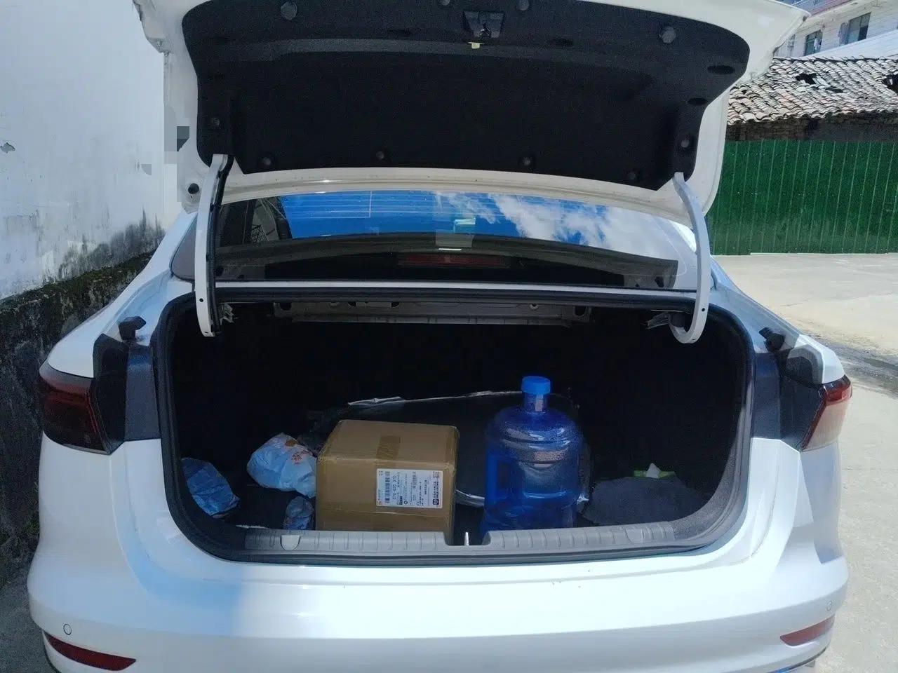 Geely Auto Emgrand 2025 4th Generation 1.5L CVT Luxury Version — миниатюра 19