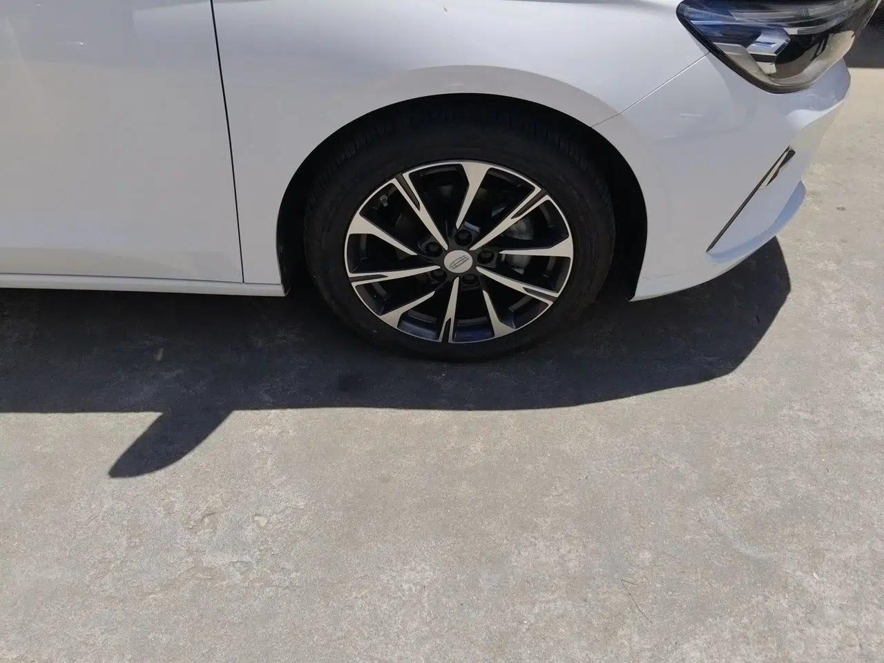 Geely Auto Emgrand 2025 4th Generation 1.5L CVT Luxury Version — миниатюра 8