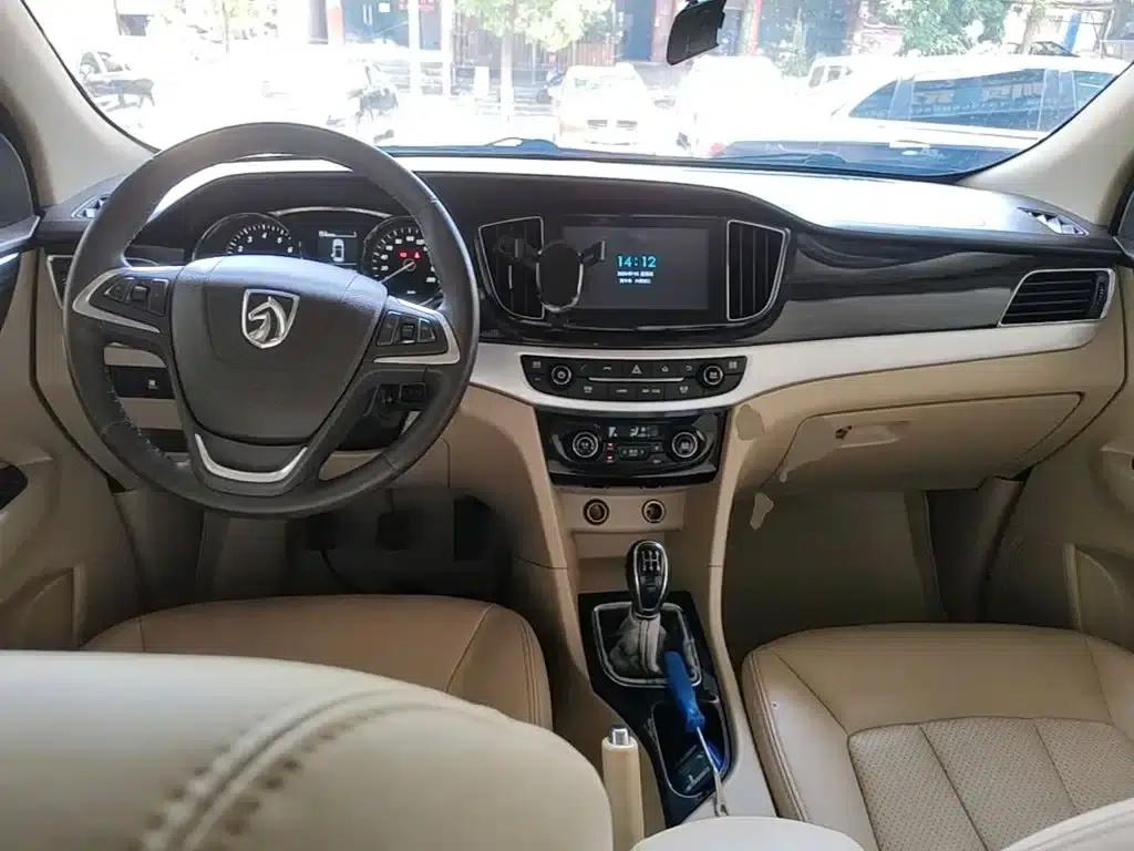 Baojun 730 2016 1.8L Manual Deluxe 7-Seater — миниатюра 10