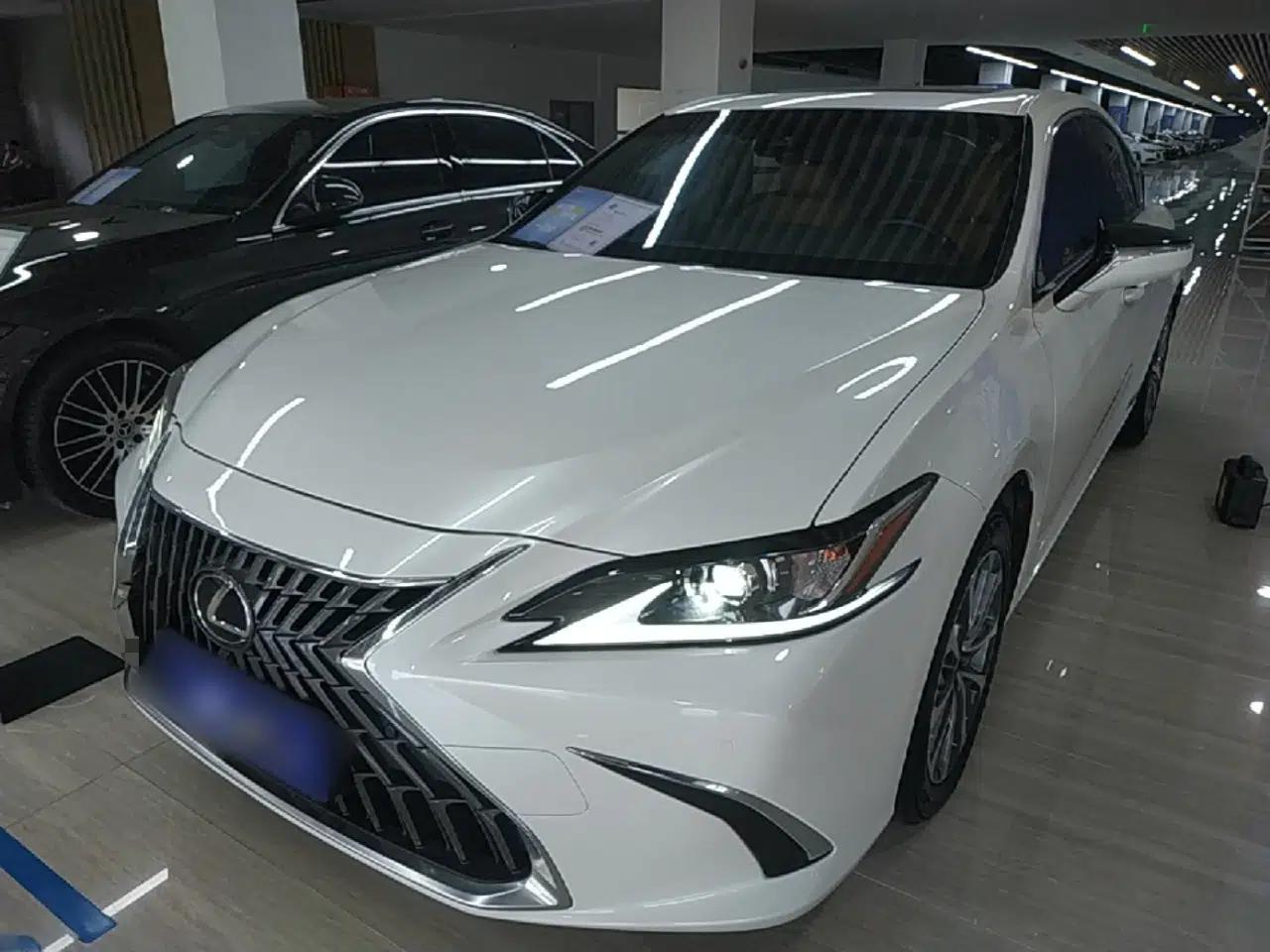 Lexus ES 2023 200 Excellence Edition — миниатюра 1