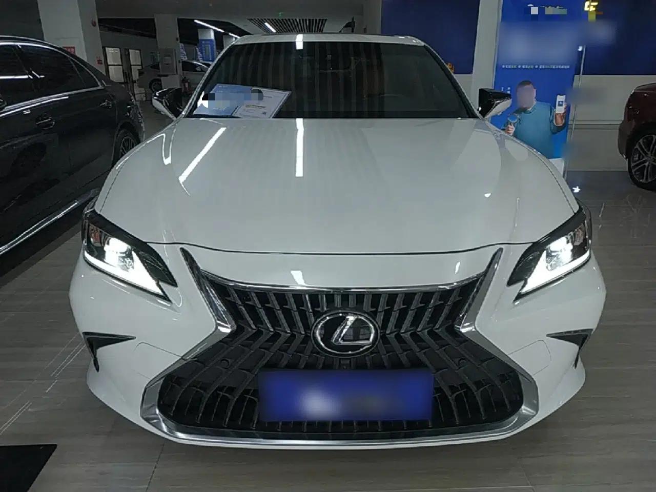 Lexus ES 2023 200 Excellence Edition — миниатюра 2