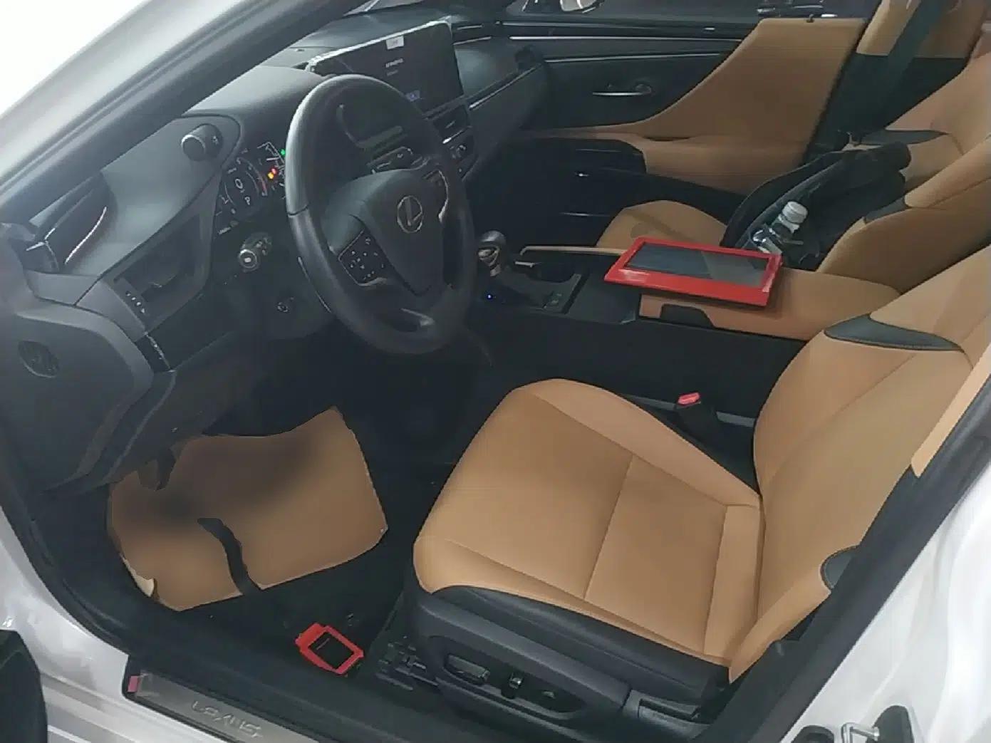 Lexus ES 2023 200 Excellence Edition — миниатюра 17