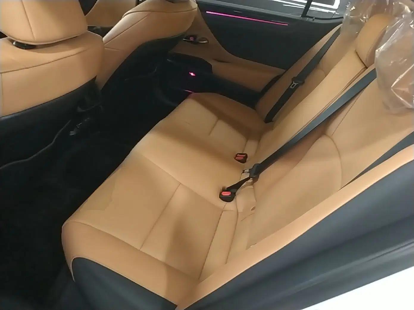Lexus ES 2023 200 Excellence Edition — миниатюра 20