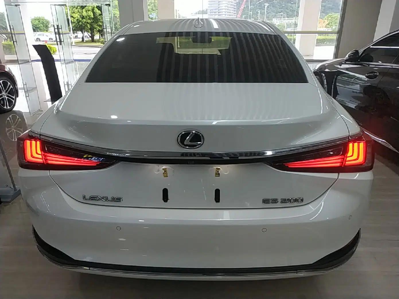Lexus ES 2023 200 Excellence Edition — миниатюра 5