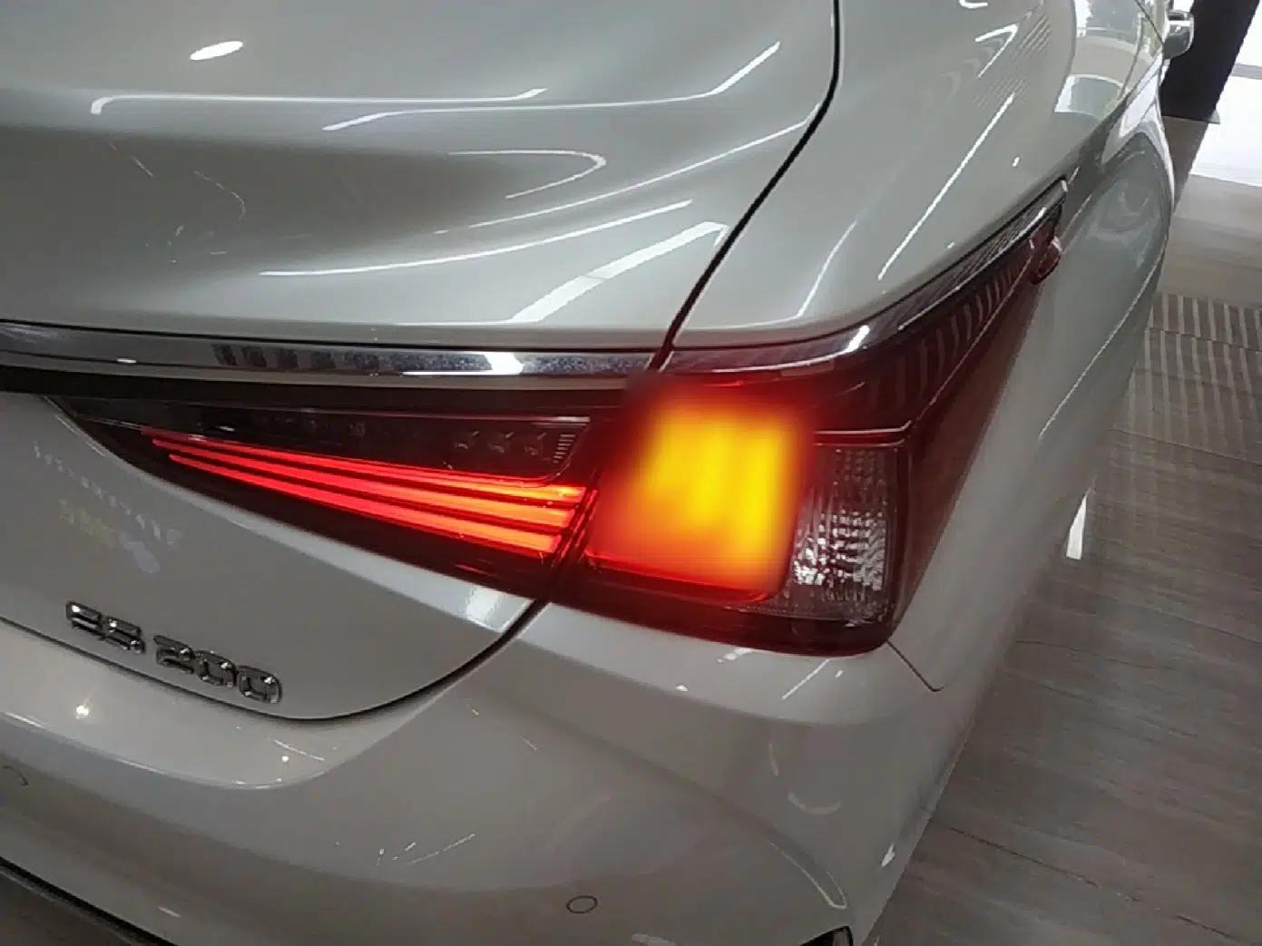 Lexus ES 2023 200 Excellence Edition — миниатюра 9