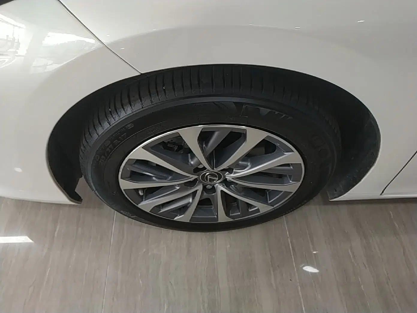 Lexus ES 2023 200 Excellence Edition — миниатюра 10