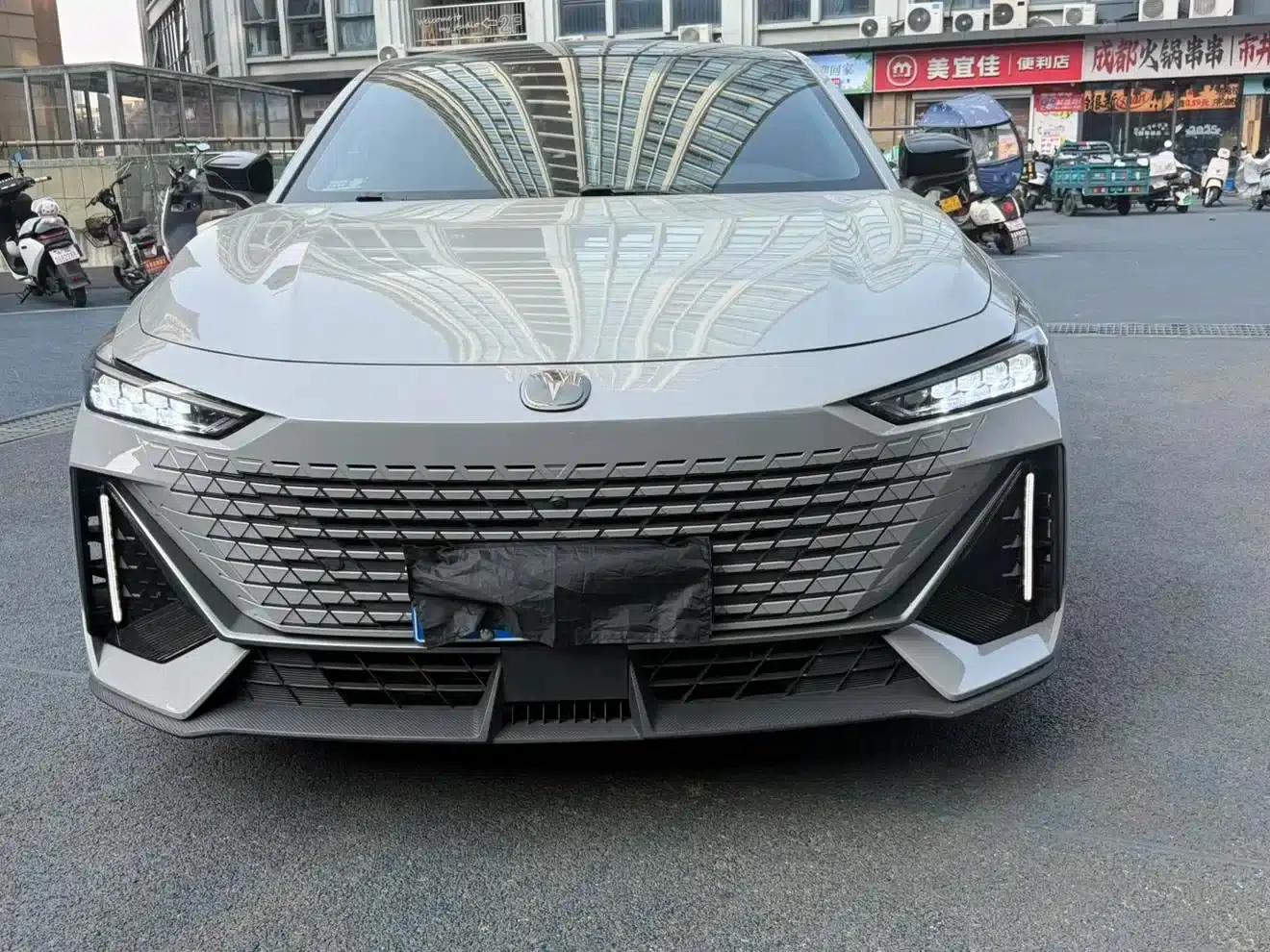 Changan UNI-V 2022 1.5T Premium Edition — миниатюра 2