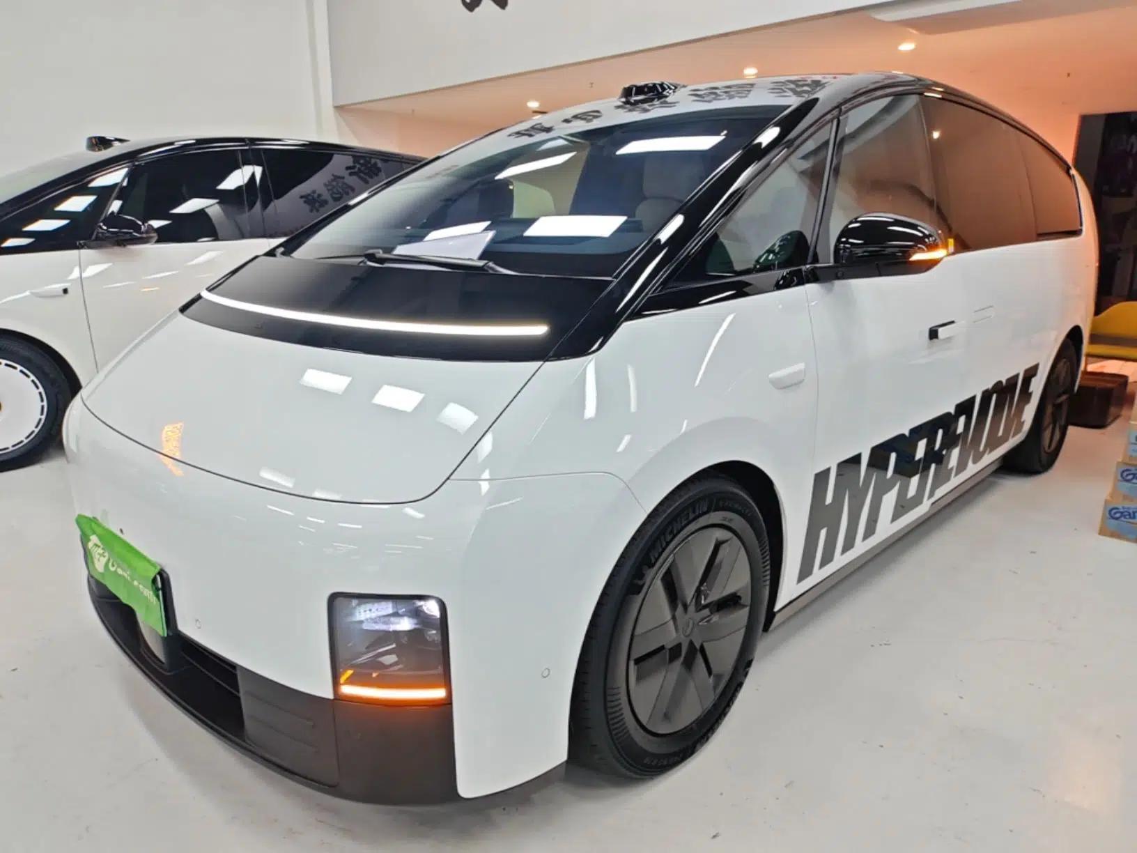 Li Auto MEGA 2025 Home Family Special Edition — миниатюра 1