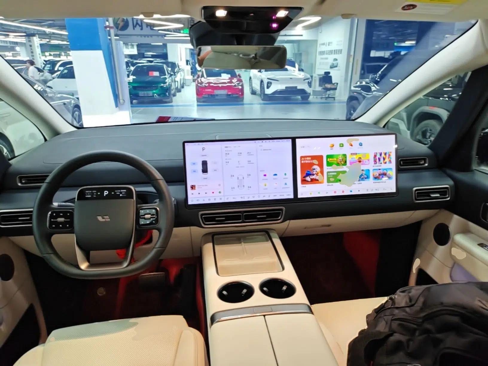 Li Auto MEGA 2025 Home Family Special Edition — миниатюра 17