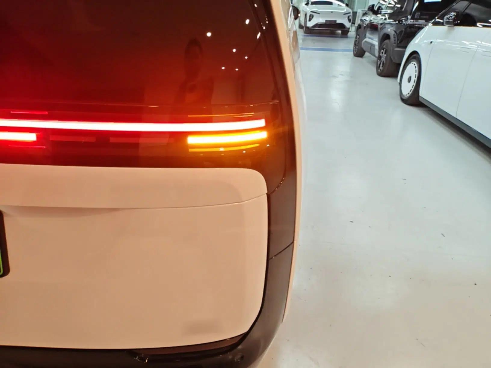 Li Auto MEGA 2025 Home Family Special Edition — миниатюра 9