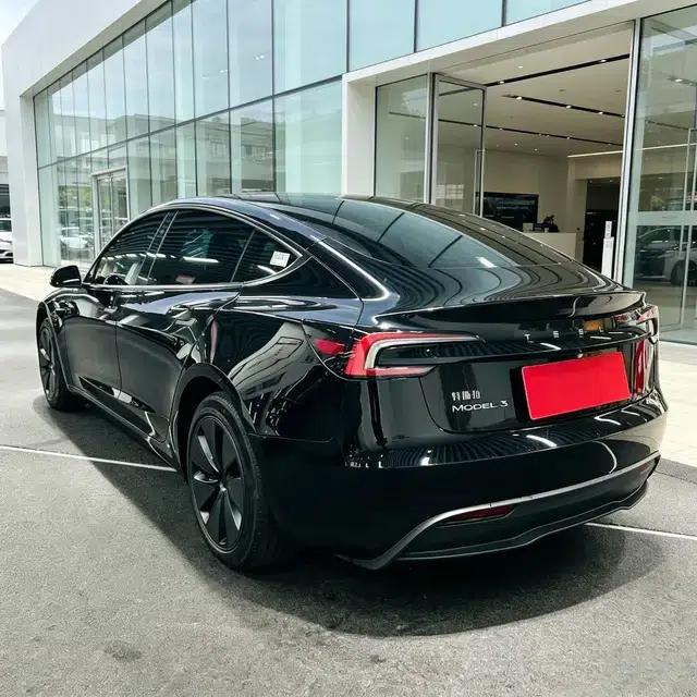 Model 3 2023 Rear-Wheel Drive — миниатюра 4
