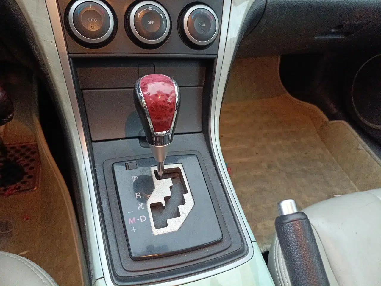 Mazda 6 2010 2.0L Automatic Luxury Edition — миниатюра 14