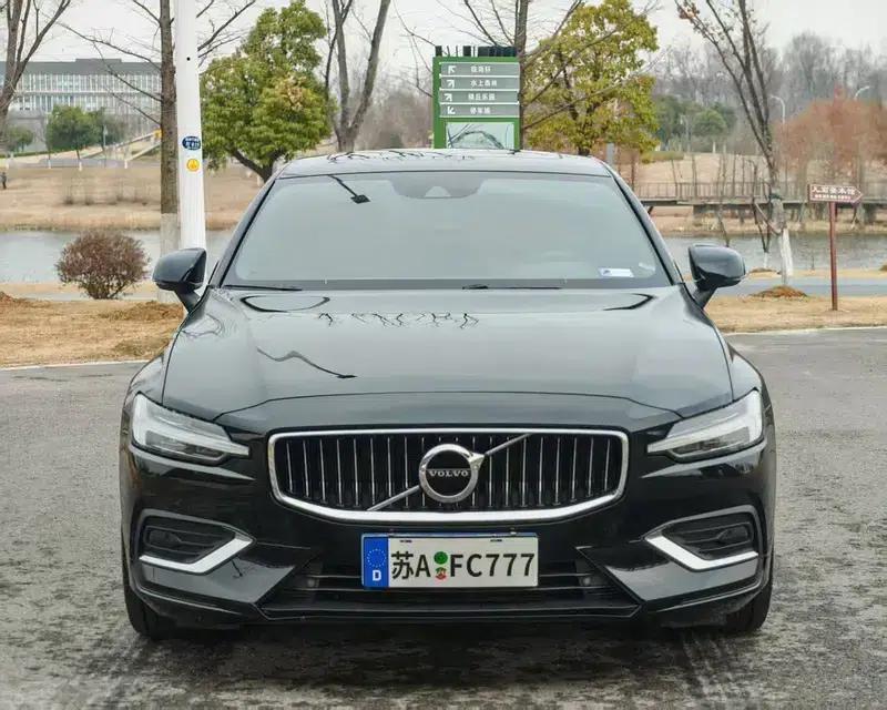 2022 Volvo S60 B4 Smart Luxury Edition — миниатюра 2